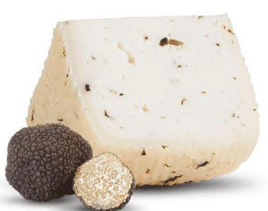 Pecorino al Tartufo forma intera con tartufi freschi in primo piano, 5 kg c.a.