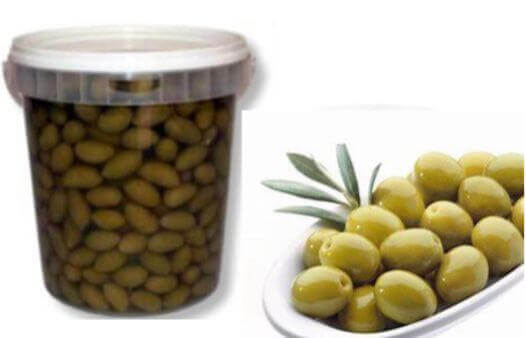 Olive Verdi Bella di Cerignola in a container and serving dish, perfect for salads and snacks.