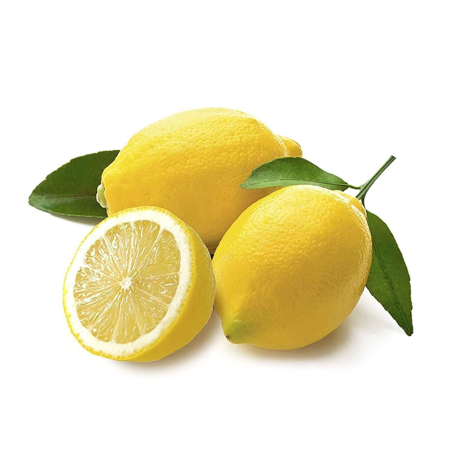 Limoni di Calabria appena raccolti, freschi con foglie verdi, limoni interi e un limone tagliato.