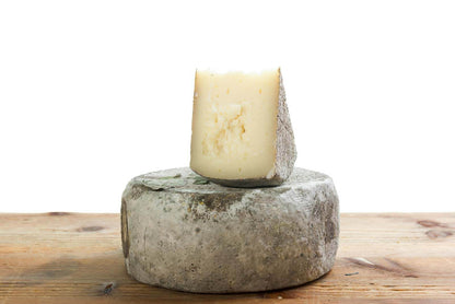 Pecorino alla Cenere di Ulivo 2 kg